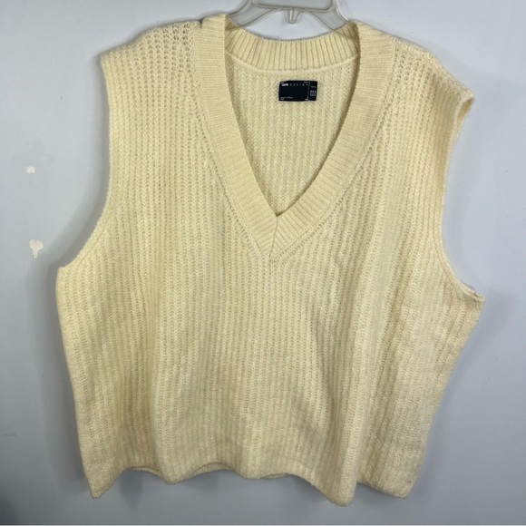 ASOS Size 24 Plus V-Neck Sweater Vest Cream Knit Soft WSB - Picture 1 of 5